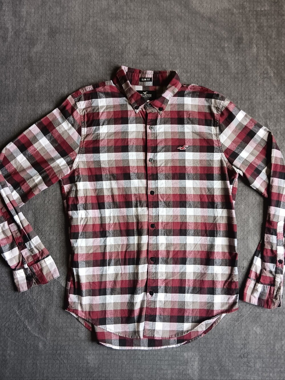 Hollister Men’s Maroon, Black & White Plaid Button Down Slim Fit Medium Shirt